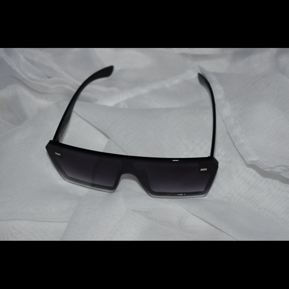 Sunglasses - Picture 4 of 4